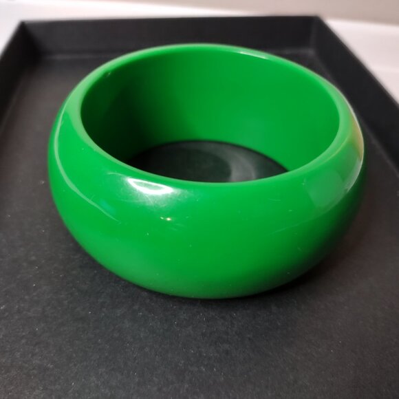 8.25 Inch Large Green Vintage Bangle - Picture 3 of 7